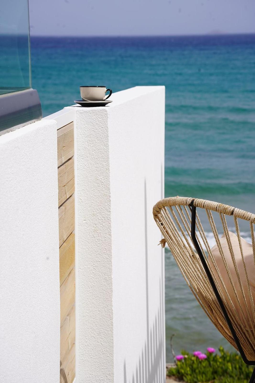 Pebble, An Idyllic Seaside Suite Kokkini Hani Bagian luar foto
